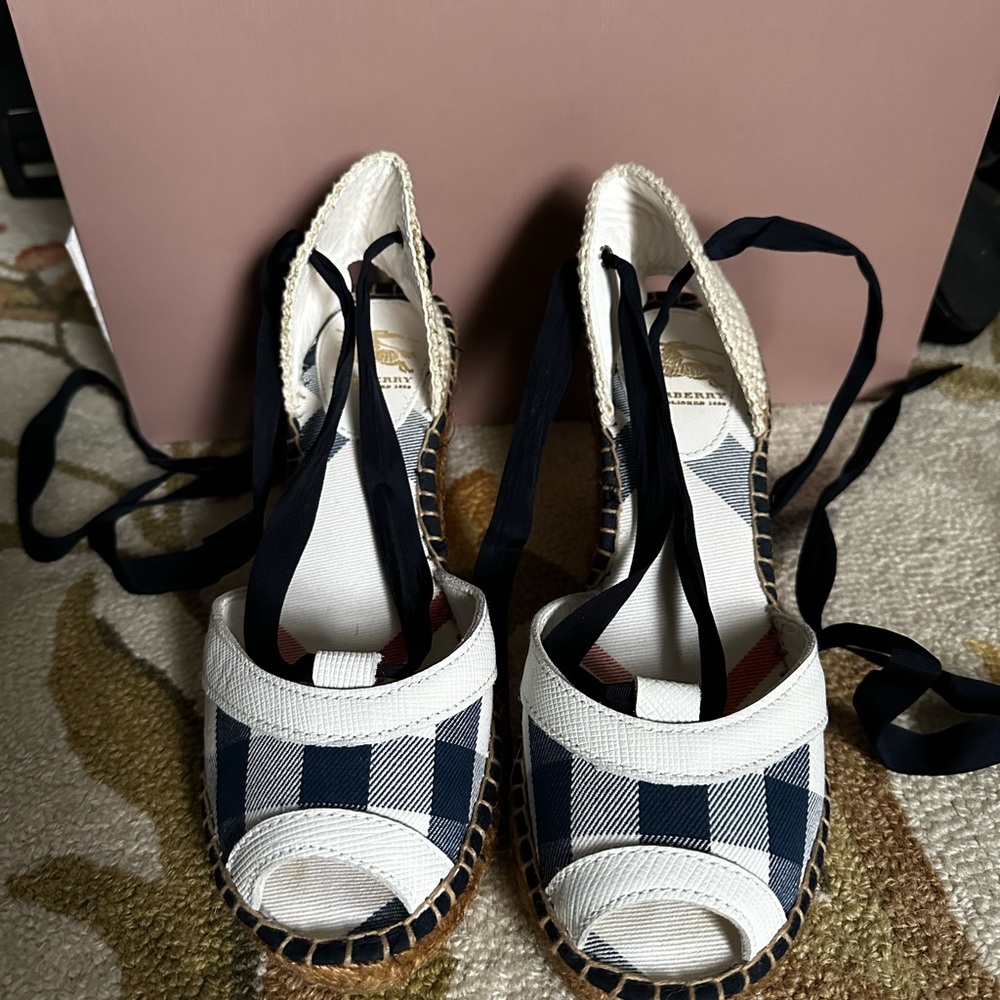 Burberry ankle tie espadrilles - size 38